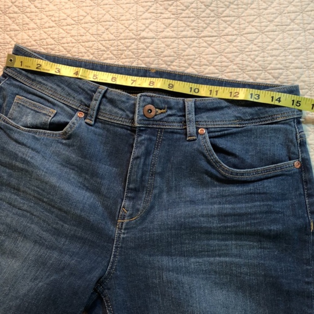 Divided for H&M higher rise distress jeans, size 6 - Picture 12 of 14